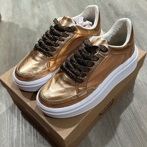 Makers adele rose gold.
